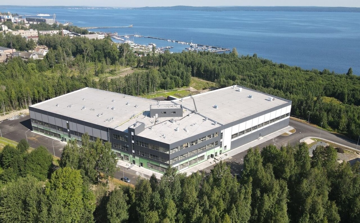 Компания ООО «Фармполимер» под руководством директора Панкратова Алексея разместила цех по производству полимерной упаковки на территории промышленного комплекса Технопарк «Онежский» в Карелии весной 2025 года.